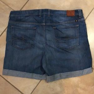 Lucky Brand Shorts - Lucky Brand shorts Lucky Brand Shorts - Lucky Brand shorts